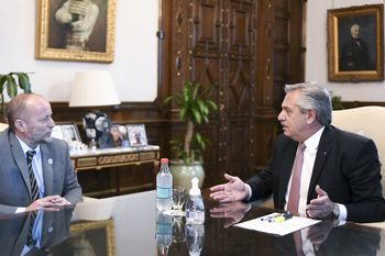 Además de ser el jefe de Gabinete de la Provincia de Buenos Aires, Martin Insaurralde representa a los intendentes del Conurbano Además de ser el jefe de Gabinete de la Provincia de Buenos Aires, Martin Insaurralde representa a los intendentes del Conurbano