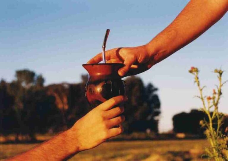 De historiador de City Bell a sommelier de mate y autor