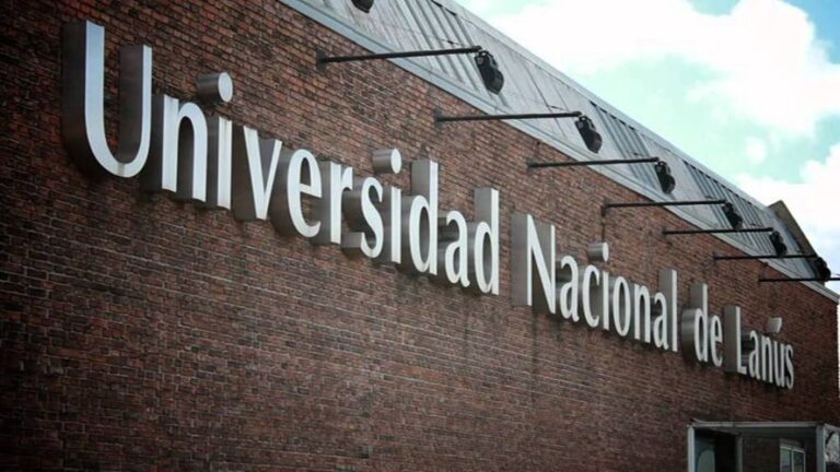 UNLa: carreras, sedes, redes sociales y más