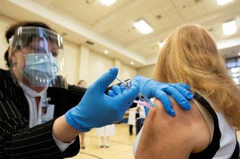 Rusia confirmó que la Sputnik V no produce reacciones adversas en mayores de 60