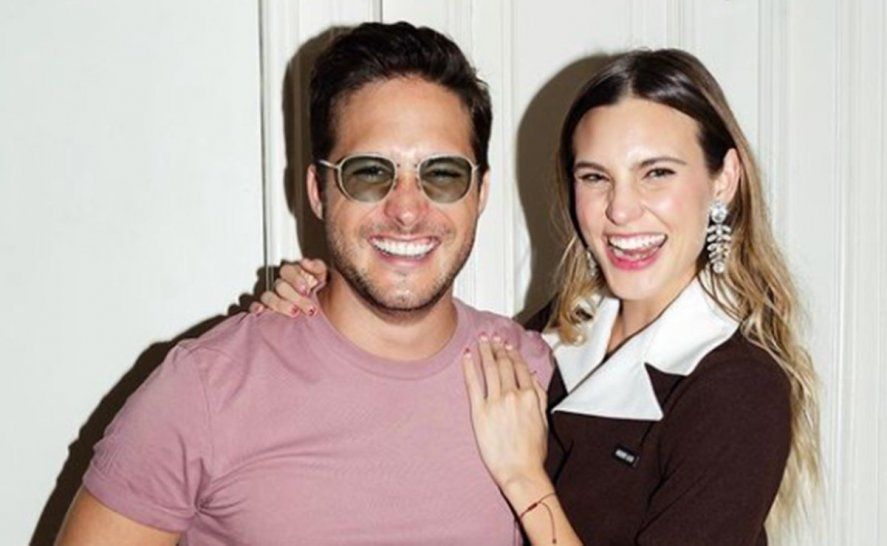 Macarena Achaga junto a Diego Boneta, el protagonista de la serie de Luis Miguel