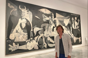 El cantante de los Stones, Mick Jangger junto al resto de la banda, tuvieron un trato preferencial en el Museo Reina Sofía, de Madrid. Entre otras cosas, lo abrieron solo para sus majestades satánicas.  