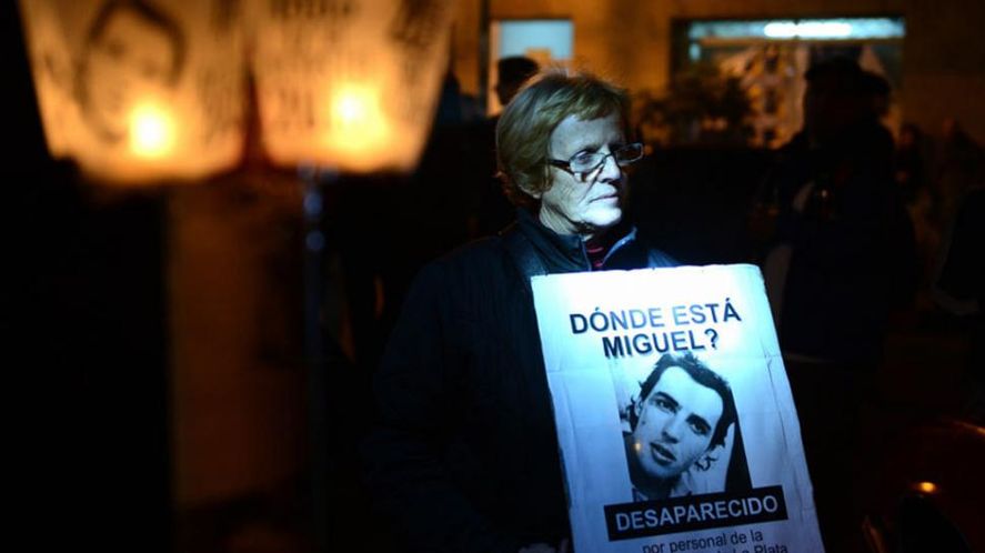 Su madre, Rosa Bru, visibilizando el caso durante 30 años. 
