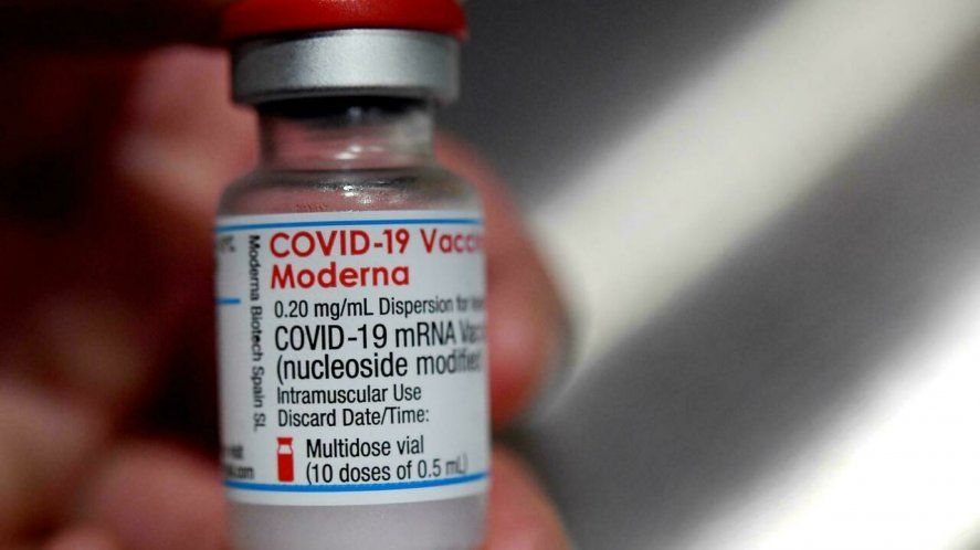 La vacuna contra el coronavirus de Moderna fue aprobada para menores desde los 12 años