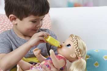 Las muñecas favorecen el juego simbólico.