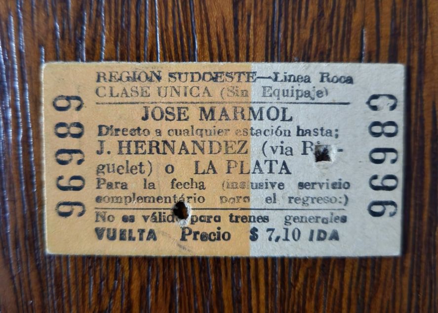 Otras imágenes del recuerdo. Un boleto del Tren Roca también fue subido a las redes. El Constitución La Plata expreso tardaba apenas 45 minutos entre las cabeceras 