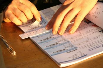 Los boca de urna no están permitidos, y los primeros resultados de las elecciones legislativas se esperan para las 21:00.