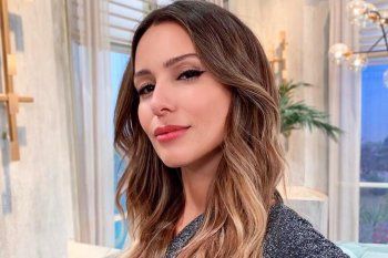 pampita se encuentra aisalda por un caso estrecho de covid
