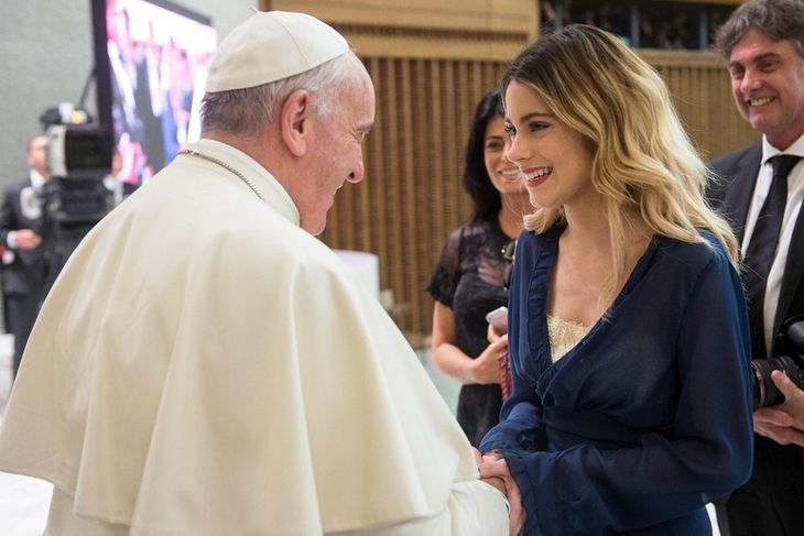 Tiini Stoessel conoció al papa Francisco. 