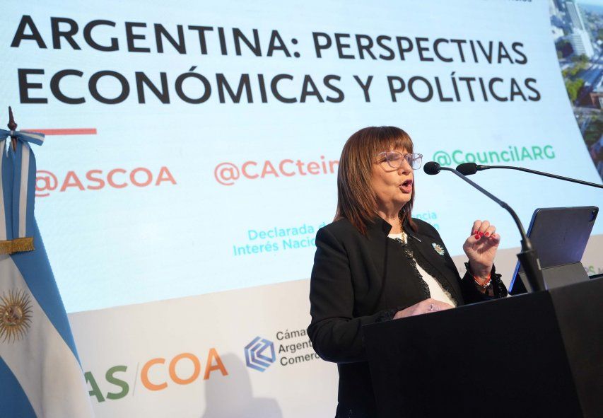 Patricia Bullrich exponiendo ante el Council of Americas.