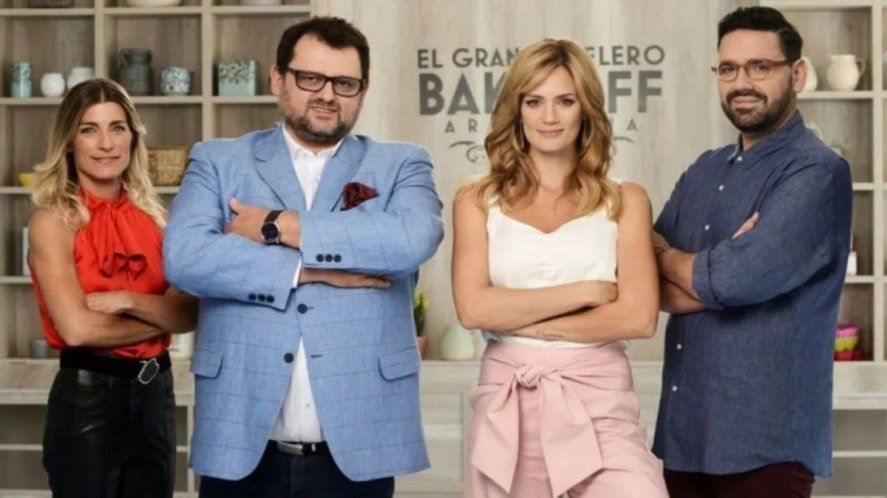 Paula Chaves junto al jurado de Bake Off
