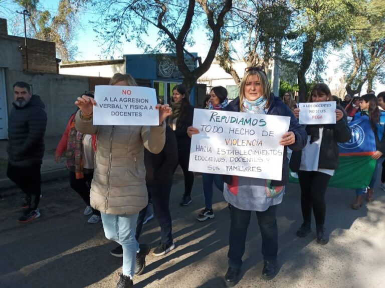 Pehuajó: masiva movilización tras la agresión a una docente