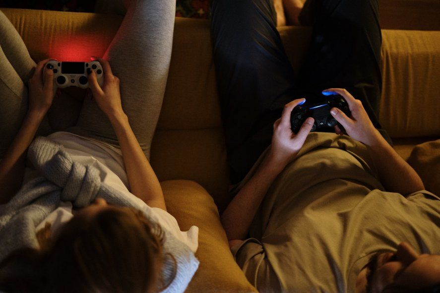A las personas mayores también les puede ayudar jugar videojuegos