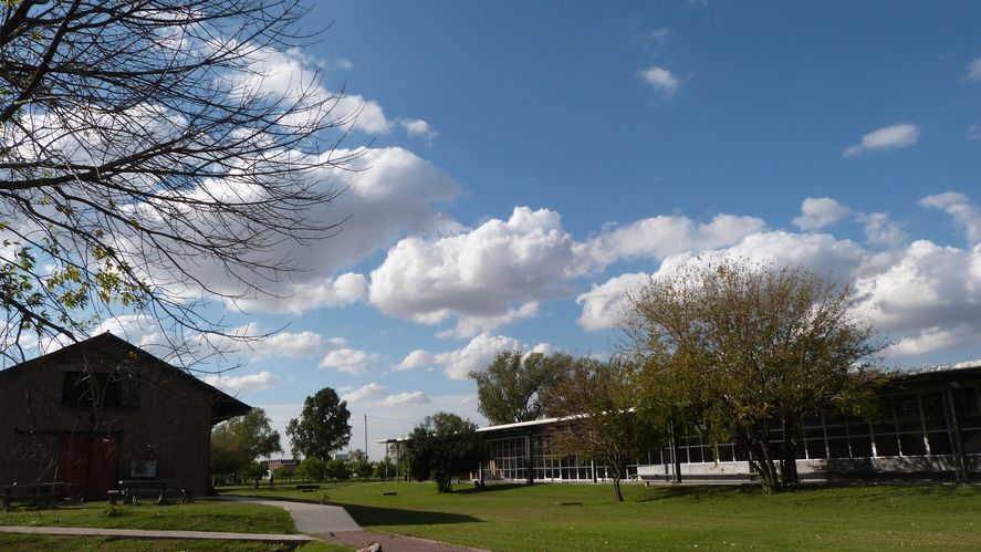 Además de todas sus carreras, la Universidad Nacional de Lanús (UNLa), ofrece cursos gratuitos al público en general.
