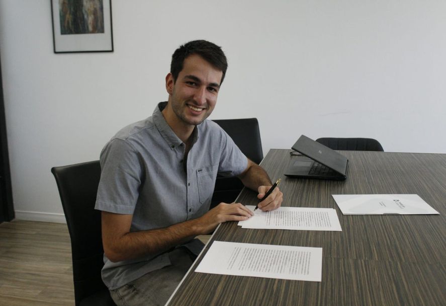 Esteban Silva y su equipo investigarán la producción de colorantes biodegradables para telas