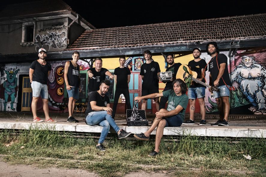 Previo al show en Obras, La Cumparsita editó Pandemiun, disco en vivo grabado durante los cinco shows que la banda brindó en el Teatro Metro, de La Plata, en diciembre del 2020
