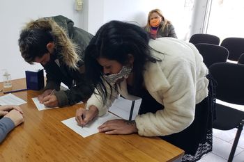 La pareja se casó en el registro civil de Batán