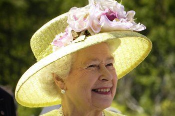 La reina Isabel pide Community Manager