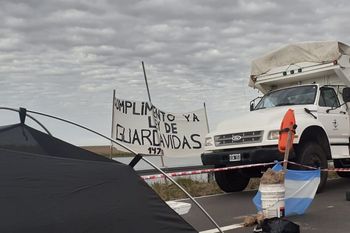 Guardavidas en Ruta Nacional 3 a la altura de Monte Hermoso