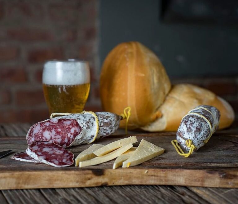 Salame, queso y cerveza: tres fiestas para comer una rica picada en la provincia de Buenos Aires