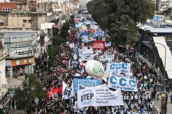 las dos cta junto a organizaciones sociales calientan motores para el paro del jueves