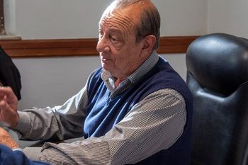 El intendente de Tres Arroyos, Carlos Sánchez, cruzó a la oposición por negarle una licencia