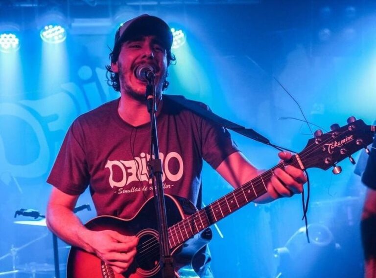 Delirio toca en La Plata : “nos gusta cantarle al barrio”