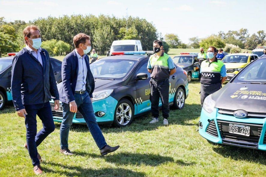 Diego Santilli entregó patrulleros en La Plata, Lanús y Mar del Plata.