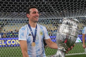 La camiseta de la Selección Argentina y la Copa después de 29 años: Scaloni tapó varias bocas.