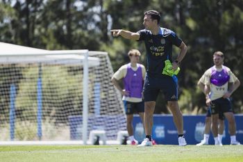 Scaloni tiene casi definido el 11 de la Selección.