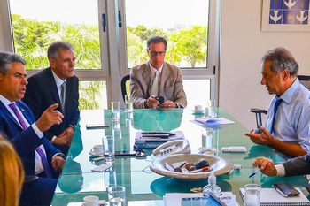 Scioli pactó ampliar la cantidad de vuelos