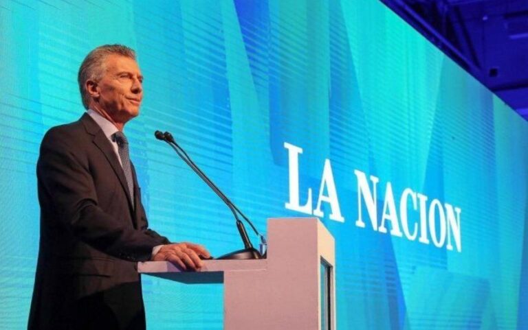 Por ahora: Macri y La Nación un solo corazón y nada +