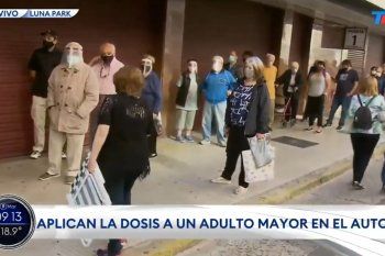 Para TN la aglomeración de abuelos en el Luna Park para su vacunación es culpa de la prepotencia de sus hijos  Para TN la aglomeración de abuelos en el Luna Park para su vacunación es culpa de la prepotencia de sus hijos