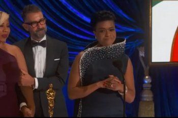 Mia Neal, la maquilladora que mencionó a Argentina y a Evita en la entrega de los Oscars