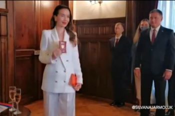 natalia oreiro es tendencia:¿frivolidad, ignorancia o aflojar tension?