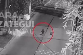 berazategui: nene de dos anos se escapo corriendo a las vias del roca