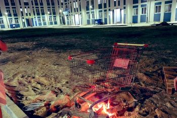 mira el cacho de asado de argentinos hecho con un changuito en qatar