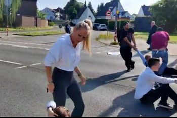 la barbie anti piquete en alemania causa sensacion en redes
