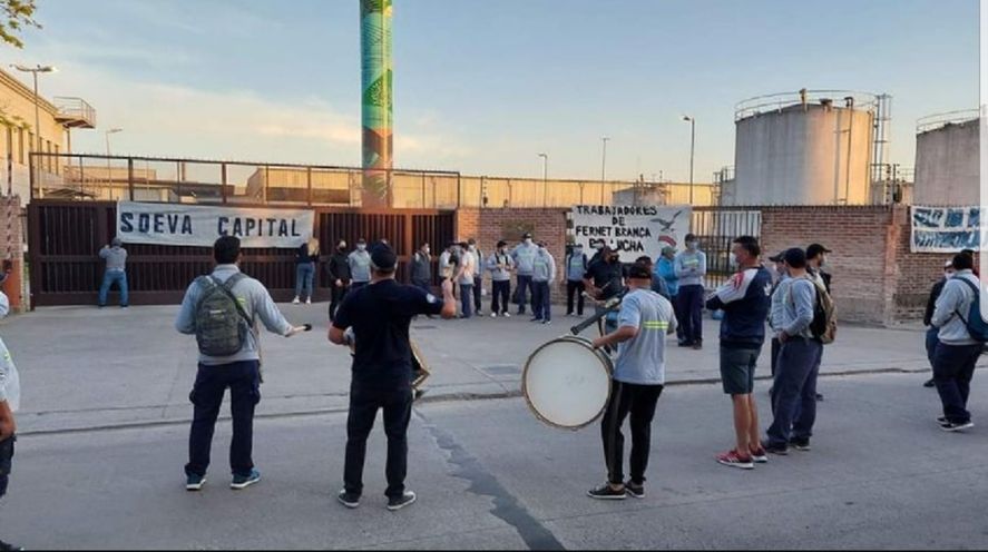 Se dictó la conciliación obligatoria en el conflicto de los trabajadores de la empresa que fabrica el "Fernet Branca", y se aleja el fantasma del desabastecimiento del producto 