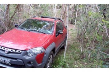 A 50 metros de este auto fue hallado ahorcado el médico Jorge Benítez, de 37 años