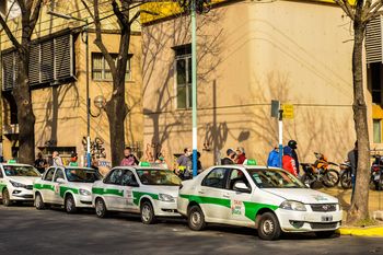 Suben las tarifas de taxis en la plata