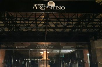 Las visitas guiadas en el Teatro argentino se realizarán de martes a viernes a las 10 y a las 14:00hs.