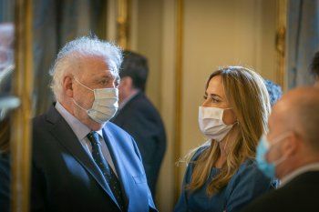 Tolosa Paz junto a Ginés González García durante la presentación  