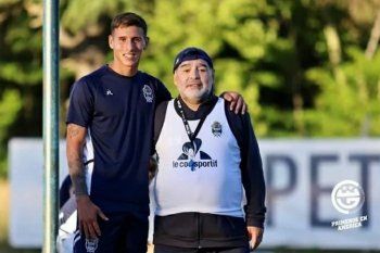 Tomás Muro junto a Diego Maradona en Gimnasia