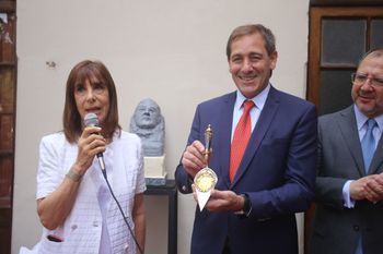 Garro nombró a René Favaloro como el Sexto Sabio de la ciudad .
