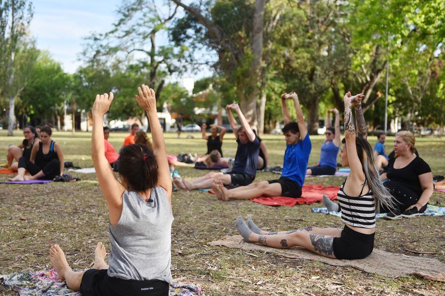 Entrenamiento funcional, ritmos latinos, yoga, taekwondo y ajedrez son algunas de las actividades gratuitas que ofrece la Municipalidad de La Plata.