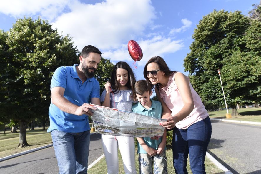 Las caminatas guiadas y gratuitas en la República de los Niños se realizan todos los sábados y domingos desde las 18 horas. 