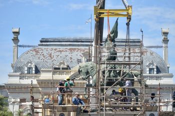 Movieron la estatua de San Martín y se encontraron con una triste sorpresa