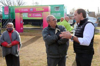 Julio Garro salió a hacer presencia por los barrios 