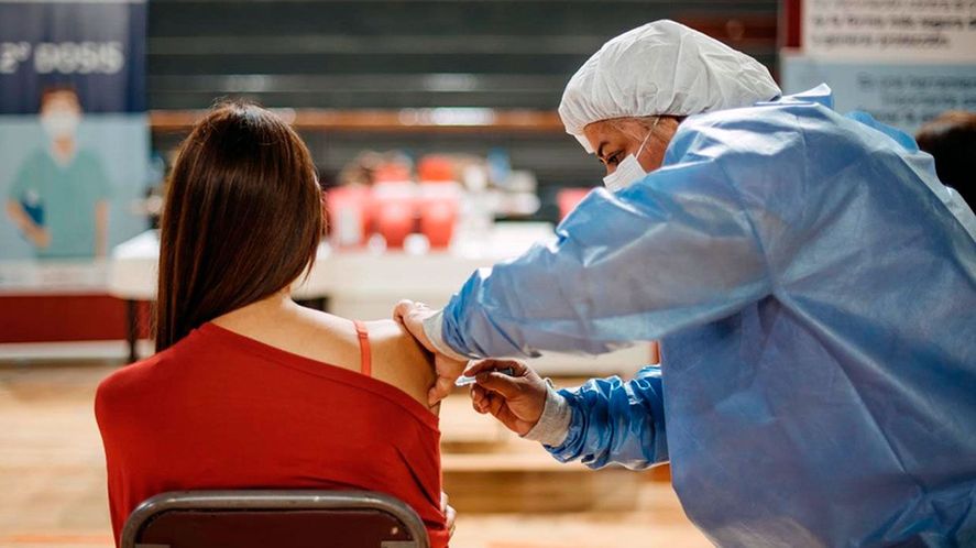 En toda la Provincia los mayores de 30 años podrán acceder a la primera dosis concurriendo con el DNI, sin turno previo, a cualquiera de las 400 postas sanitarias habilitadas